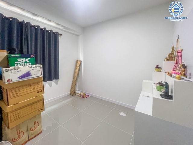 *****ทาวน์เฮ้าส์มือสองย่านปทุมธานี ม.พฤกษา รังสิต-คลอง4 #หลังมุม เนื้อที่กว้างขวางถึง 23.6 ตร.ว. ฟังก์ชัน 3 ห้องนอน 2 ห้องน้ำ 1 ที่จอดรถ แถมฟรี! 3 เครื่องปรับอากาศ บนทำเลเข้าเมือง หรือไปต่างจังหวัดก็ง่าย ใกล้ฟิวเจอร์ปาร์ค รังสิต และรถไฟฟ้าสายสีแดง "สถานีบางซื่อ-รังสิต"